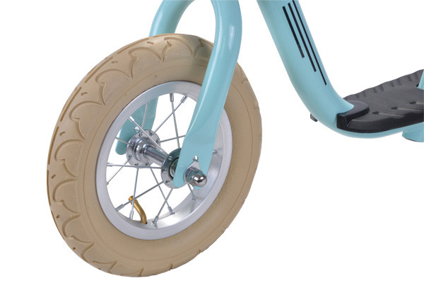 Ausgestattet mit Retro Luftreifen.