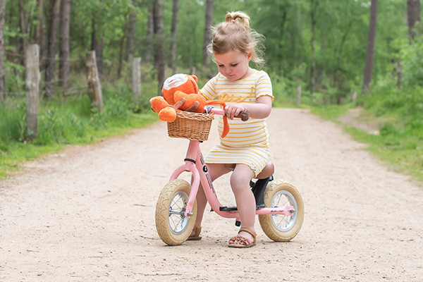 Liv ist 1,5 Jahre und hat eine Länge von 90 cm.