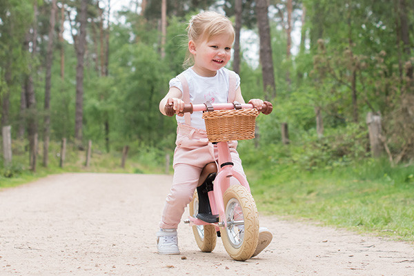 Lynn ist 2,5 Jahre und hat eine Länge von 90 cm.