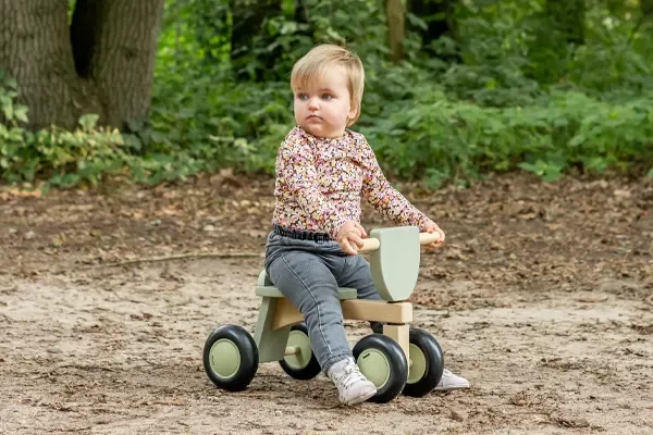 Anne ist 15 Monaten alt und 90 cm groß