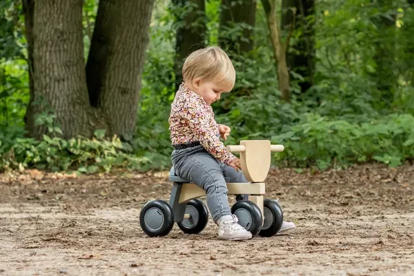 Anne ist 15 Monaten alt und 90 cm groß