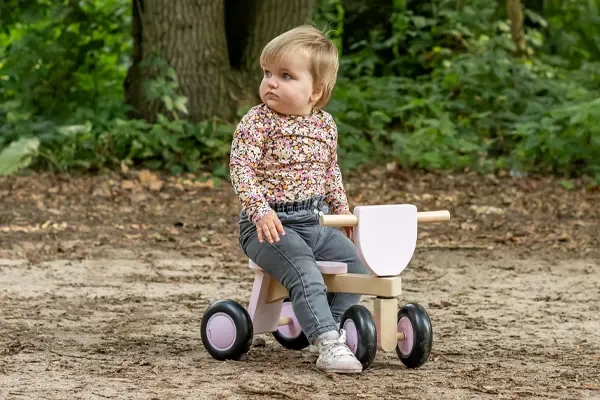 Anne ist 15 Monaten alt und 90 cm groß