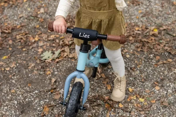 Lies mit dem optionalen schwarzen Lenkerpolster