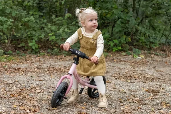 Lies mit dem optionalen schwarzen Lenkerpolster