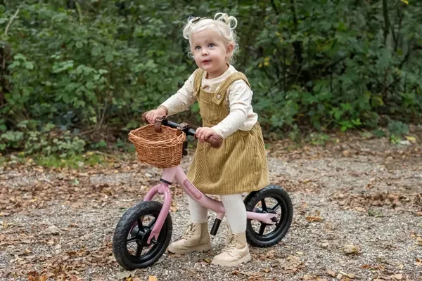 Lies ist 2 Jahre alt und 98 cm groß