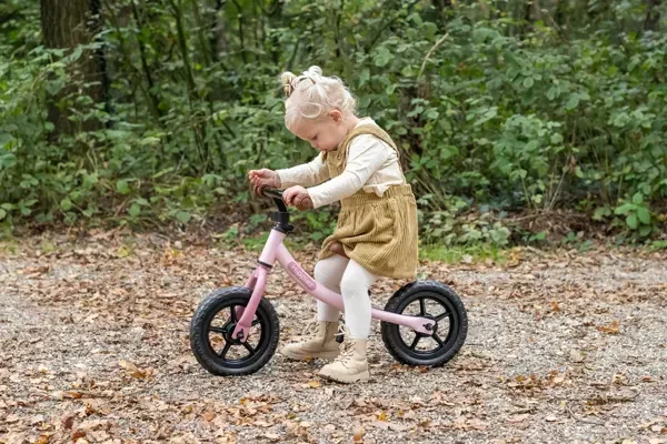 Lies ist 2 Jahre alt und 98 cm groß