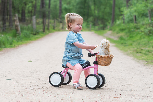 Evi ist 1,5 Jahre alt und hat eine Länge von 80 cm.