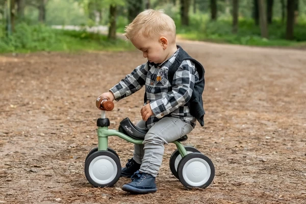 Koen ist 15 Monaten alt und 90 cm groß