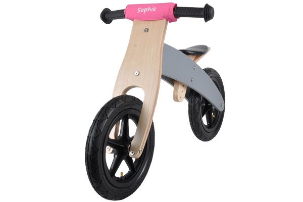 Optional: Lenkerpolster mit Wunschname (Beispiel 2).