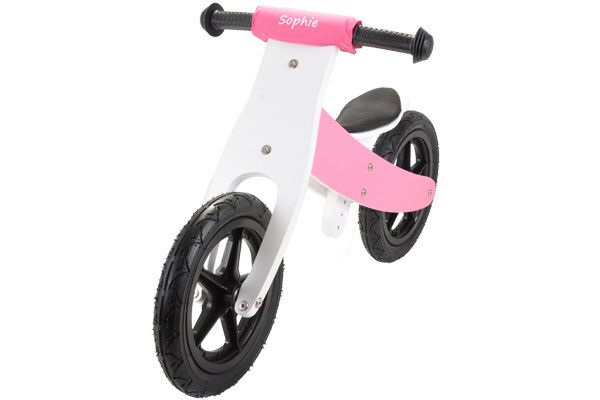 Optional: Lenkerpolster mit Wunschname (Beispiel).