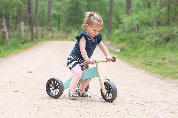 Evi ist 1,5 Jahren alt und 80 cm groß
