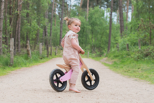 Evi ist 1,5 Jahre alt und hat eine Länge von 80 cm.