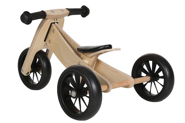 Stabil: Dreirad / Chopper mit 2 Rädern auf breiter Hinterachse.