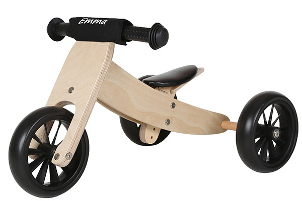 Optional: Lenkerpolster mit Wunschname (Beispiel).