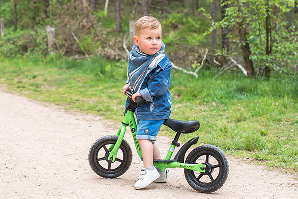 Rowen ist 2 Jahre und hat eine Länge von 95 cm.