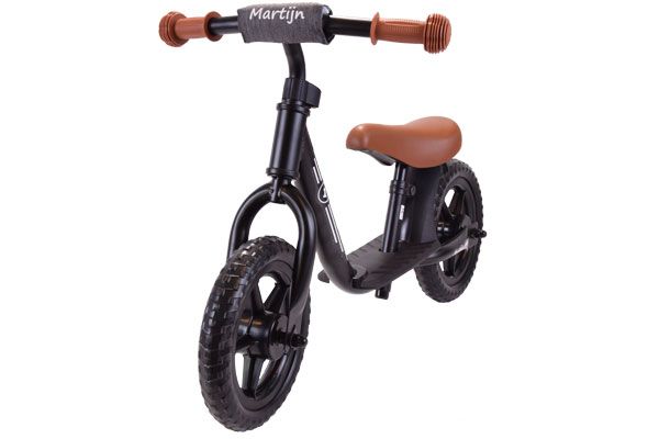 Optional: Lenkerpolster mit persönlichem Namensaufdruck.