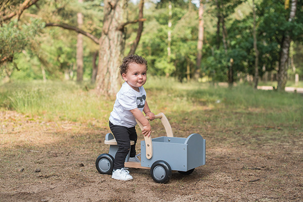Aiden ist 1,5 Jahre alt und hat eine Länge von 81 cm.