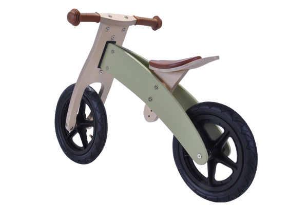 Mit 12 Zoll Luftreifen auf Felge.