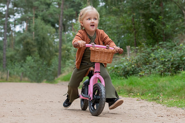 Juul ist 3 Jahre alt und 98 cm groß (exklusiver Korb)