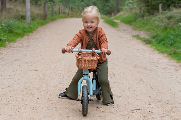Juul ist 3 Jahre alt und 98 cm groß