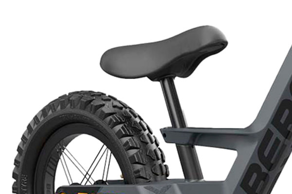 Stufenlos verstellbarer Sattel