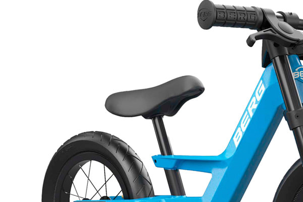 Stufenlos verstellbarer Sattel