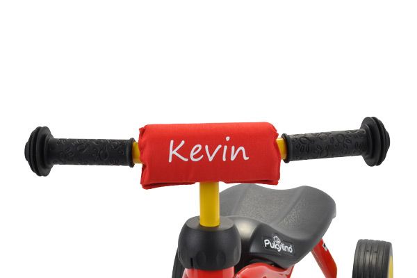 Optional: Lenkerpolster mit persönlichem Namensaufdruck.
