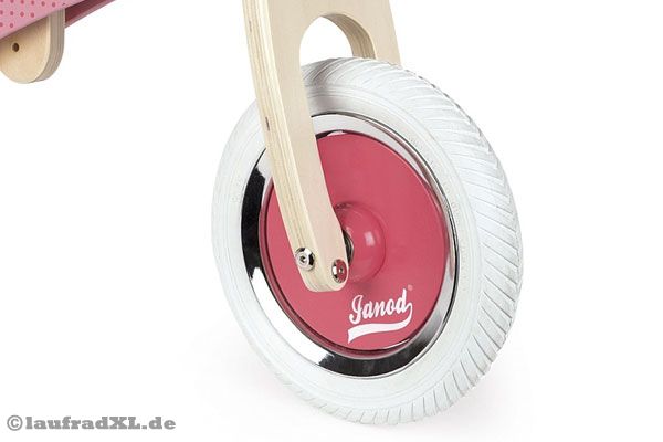 Mit aufblasbaren Luftreifen ausgestattet.