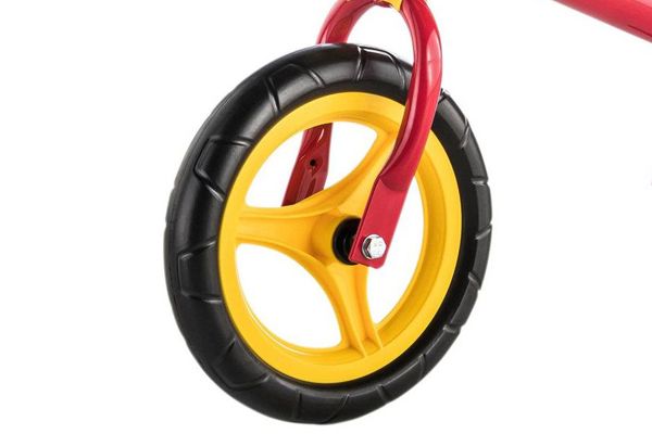 Wartungsfreie Kunststoffreifen mit Profil.