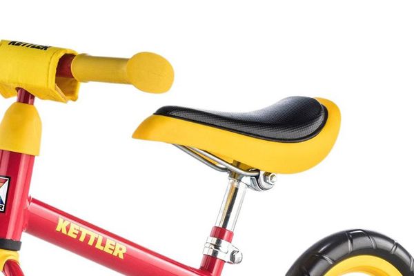 Höhenverstellbarer, gepolsterter Sattel (33 - 43 cm).