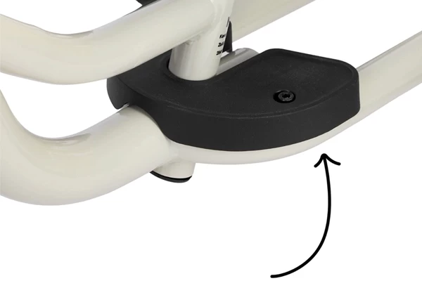 Mit praktischer Fußstütze