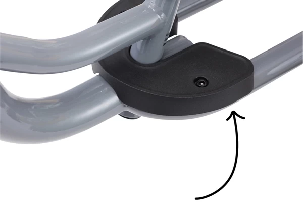 Mit praktischer Fußstütze