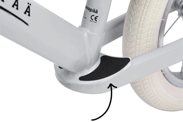 Mit praktischer Fußstütze