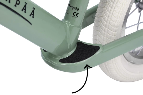 Mit praktischer Fußstütze