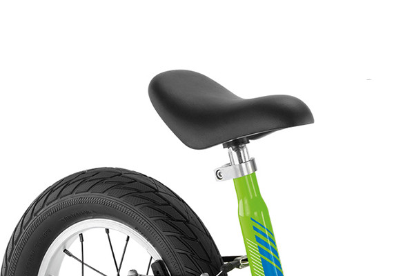 Höhenverstellbarer Sattel.