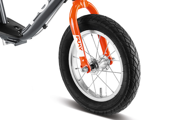 Mit Luftreifen ausgestattet.