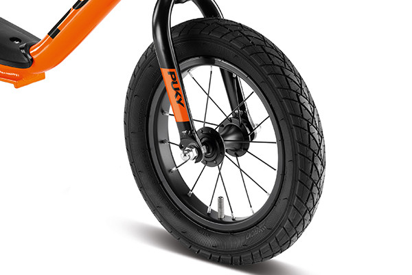 Mit Luftreifen ausgestattet.