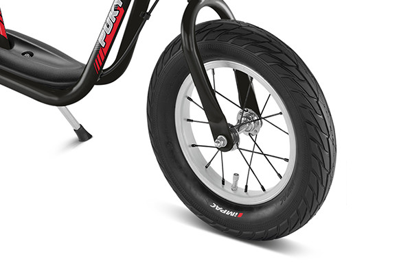 Mit Luftreifen ausgestattet.