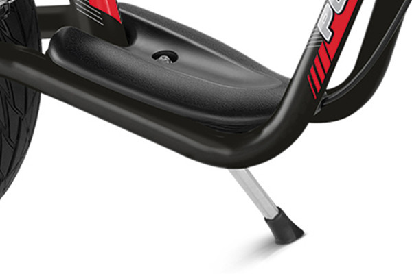 Niedriger Einstieg, Trittbrett und ein Ständer.