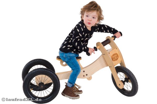 Mit Lenkereinschlagsbegrenzung und Sicherheitslenkergriffen.