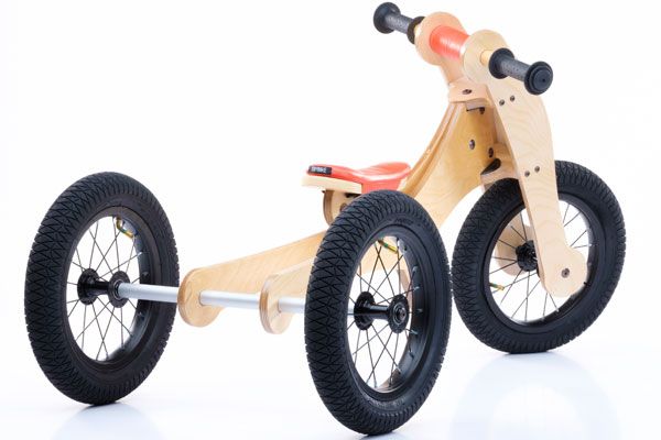 Mit Lenkereinschlagsbegrenzung und Sicherheitslenkergriffen.