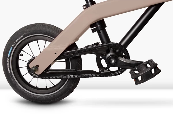 Umrüstbar auf ein Kinderfahrrad mit Pedalen