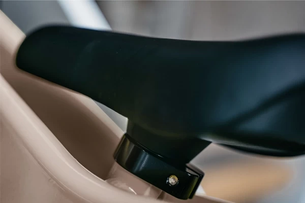 Verstellbarer Sattel