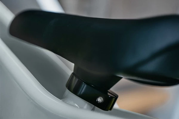 Verstellbarer Sattel