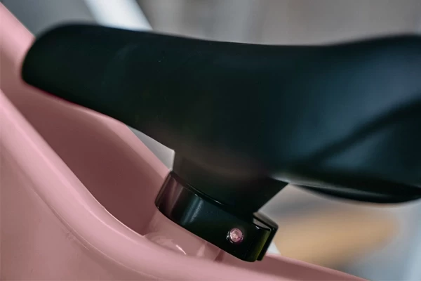 Verstellbarer Sattel