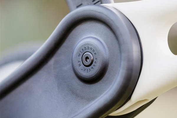 Entworfen und produziert von Wishbone Design.