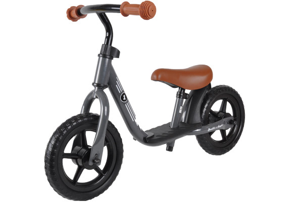 Ein schöner Kontrast der graue Rahmen und die braunen Handgriffe.