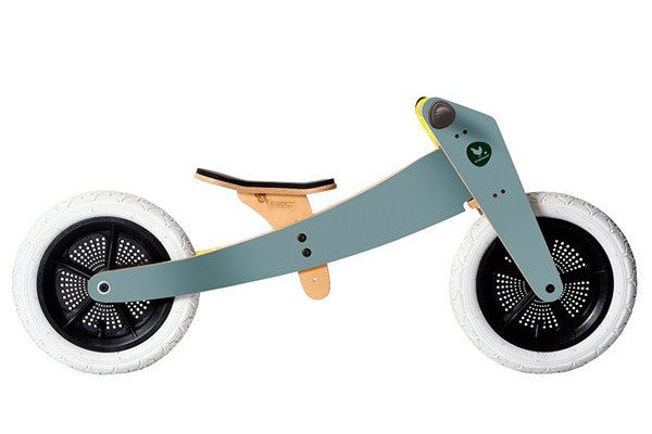 Phase 2: Laufrad mit 2 Reifen als niedrige Version (ab ca. 2 ).