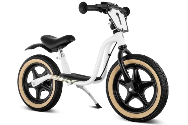 Mit Nummernschild vorne